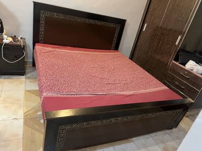 Bed with 2 side tables and dressing table