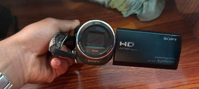 Sony HDR-CX405 HD Handycam - 30x Optical Zoom