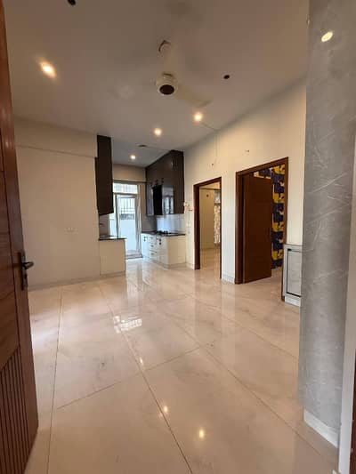 Dha 3 Bed D/D 1st Floor With Lift Park Facing