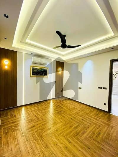 10 Marla House Available For Rent In Gulbahar Block Sector C Bahria Town Lahore