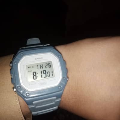 Casio watch from ingland original casio with a box and tag