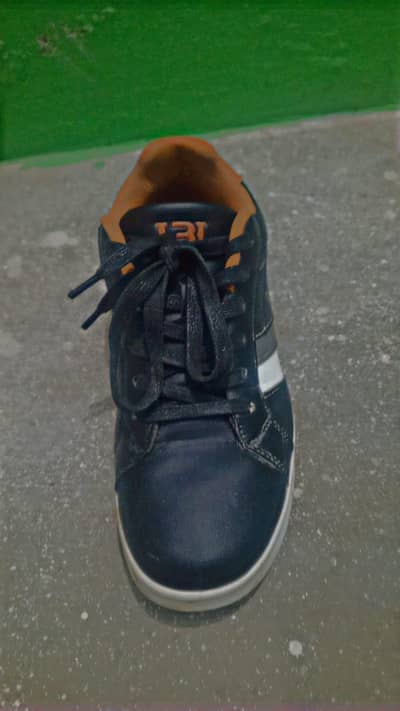 sneakers for men imported