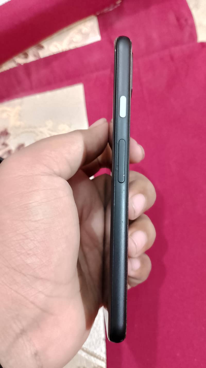 Google pixel 4a 3