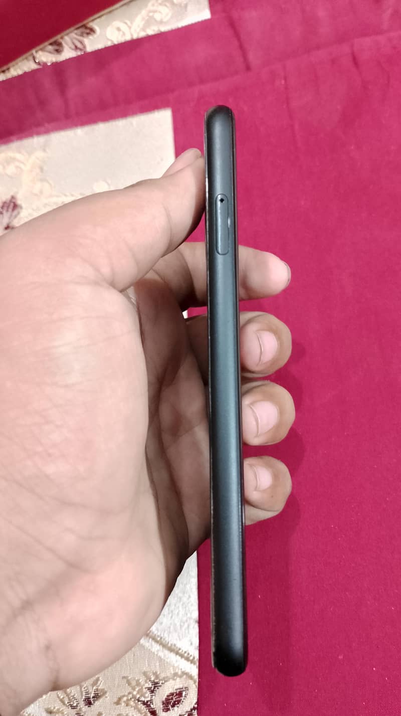 Google pixel 4a 4
