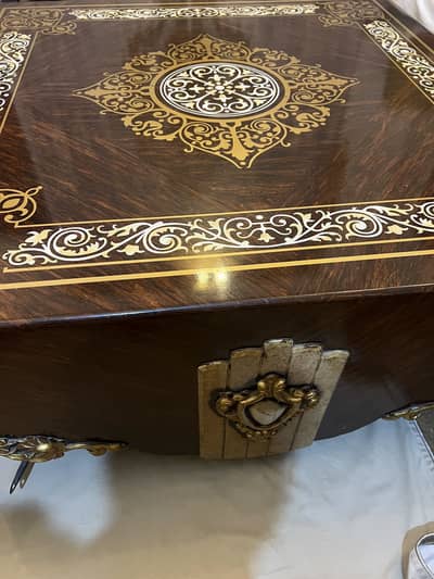 Dining Table | Coffee Table | Console Table | Table