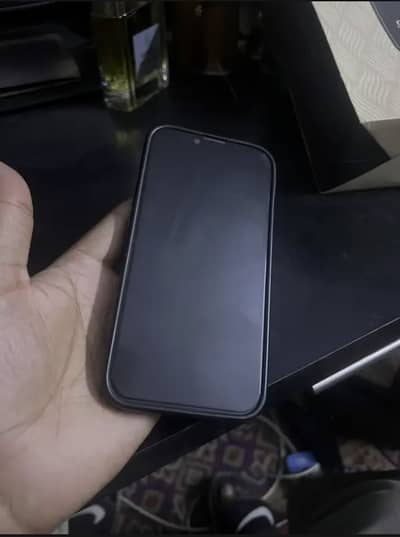 Iphone 13 jv hay 96% health waterpack box kay sath hay no scratch