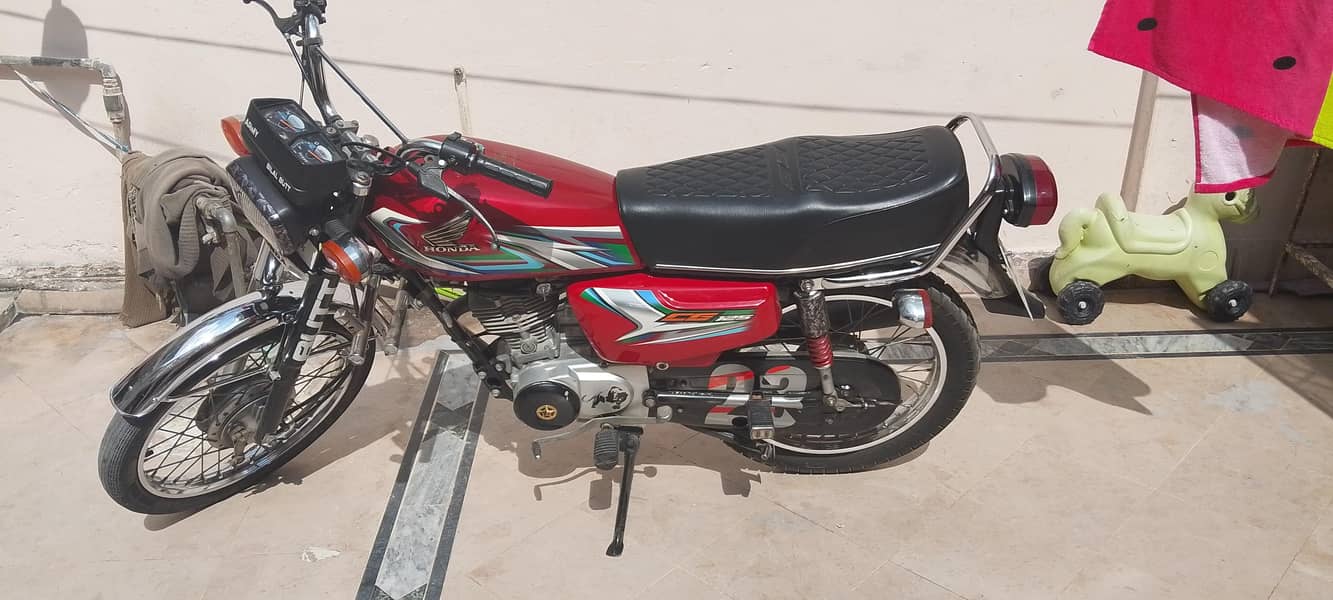 بائک بالکل اوکے ہے جینون بٹن ہے کوئی کام نہیں ہونے والا 0