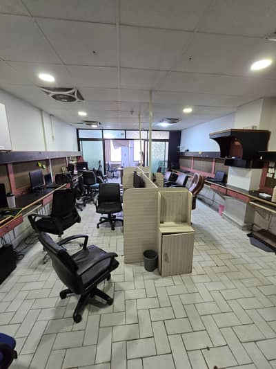 sami furnished office for rent 900sqft in shahar e Faisal.