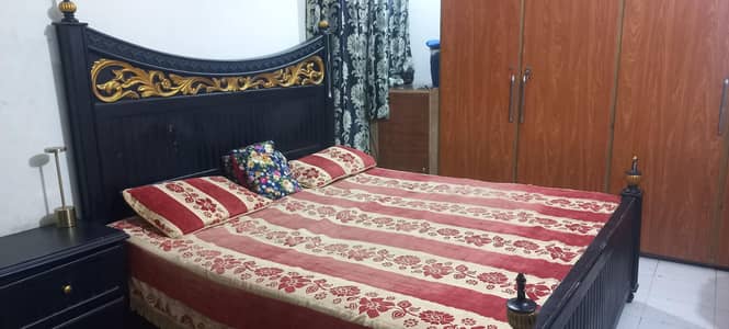 King Size Heavy Wood bed & dressing without mattress for sale