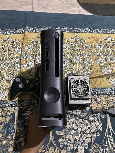 X box 360 with 2 controllers