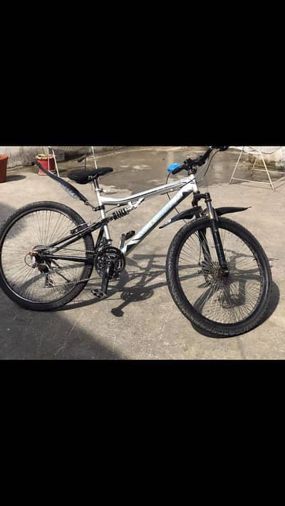 MOUNTAIN BIKE FOR SALE IN VERY GOOD CONDITION 9/10