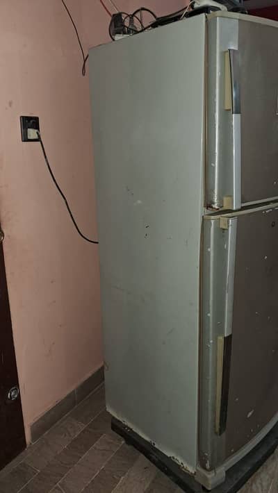Dawlance Refrigerator / Fridge