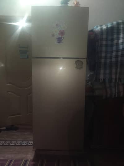 Singar company ki frigh hai  ok halet me hai Large Size hai