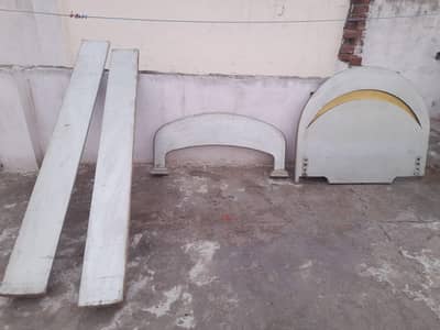 2 single beds for sale condition 8 by 10