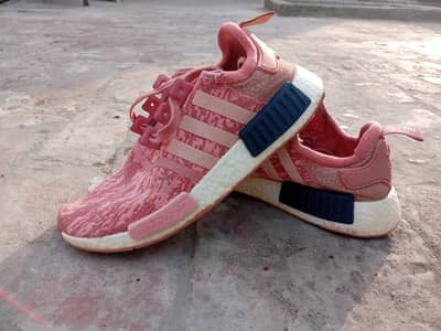 Design of Beauty New Style of Runner Pink – Like New Condition