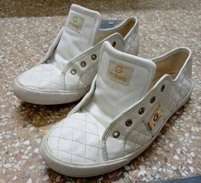 White Quilted Casual Shoes With Laces – Size 10 (Comfortable & Stylis