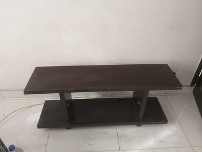 Total 6 seater sofa set in black and white.