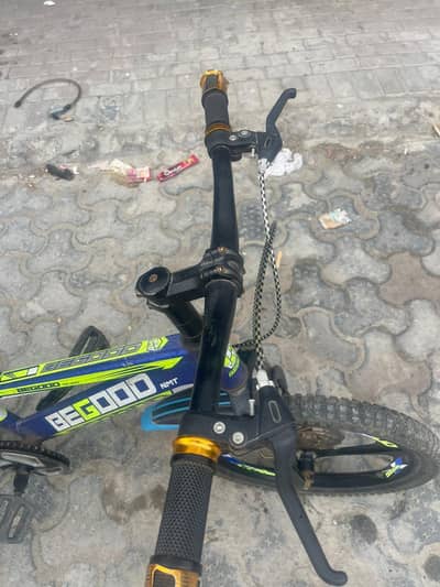 Used bicycle for 10 to onward age boys