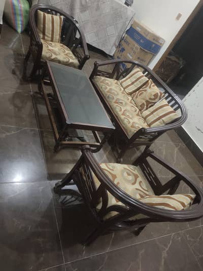 samart sofa and table good condition