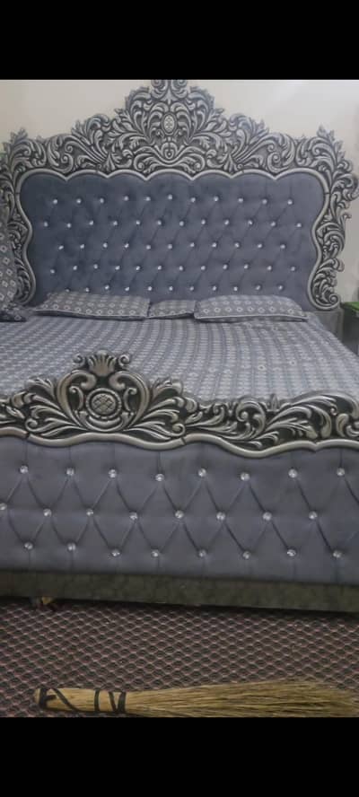 Double bed aur singer maiz for sale