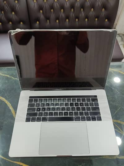 MacBook Pro 2019 16 inches i9 64GB 8GB graphic card