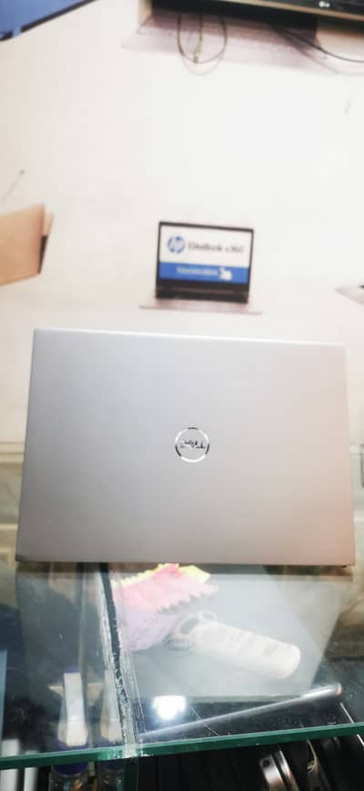 Dell vostro i5 11th Gen 8/256 iris shared gpu 13" UHD display