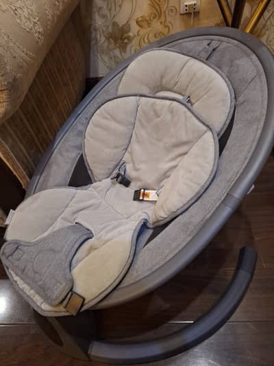 Baby bouncer/baby cot