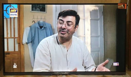 TCL iFFalcon 32 inch Android Smart TV BOX OPEN