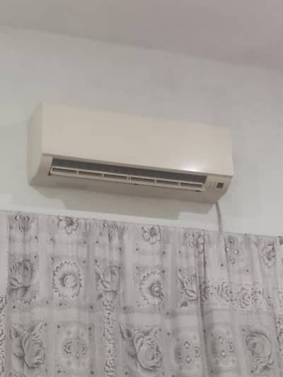 1 ton inverter Ac in good conditioun