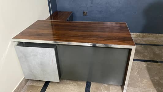 Office Table with side table