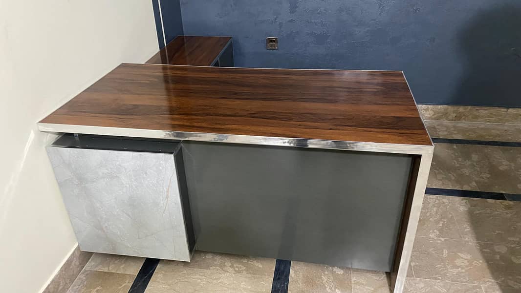 Office Table with side table 0