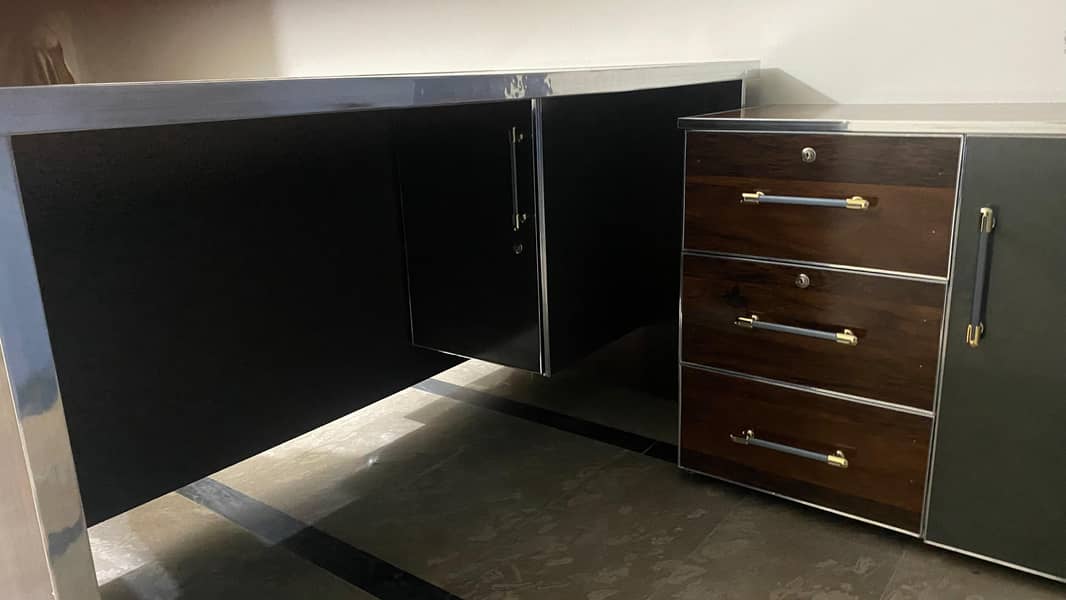 Office Table with side table 2