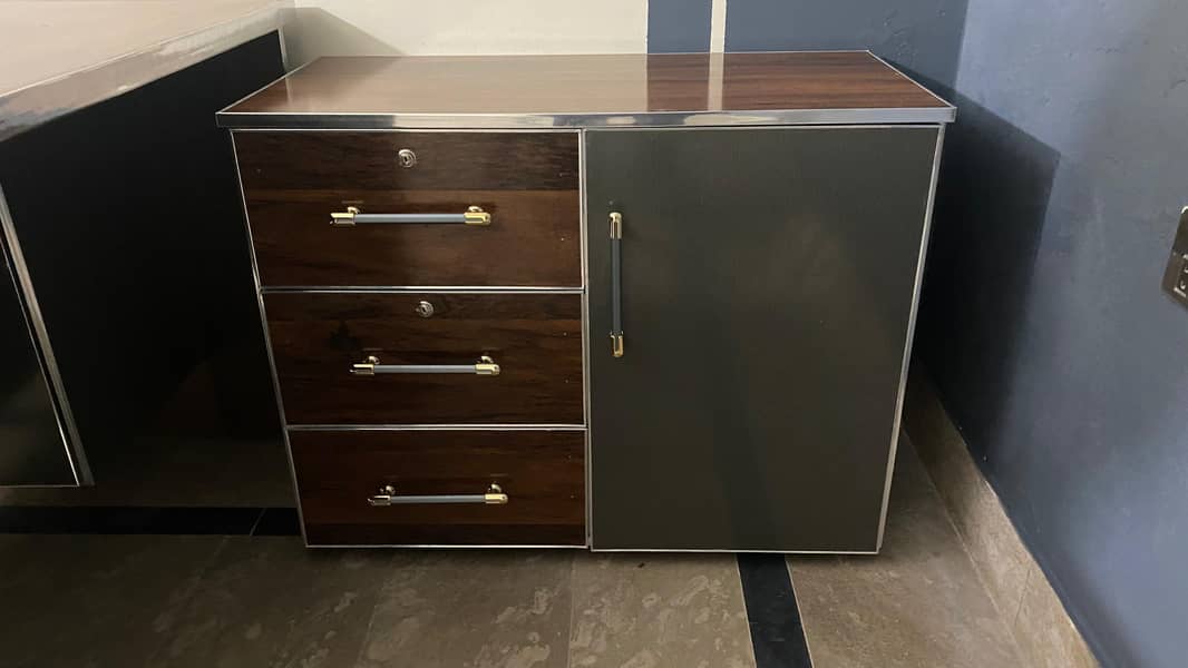 Office Table with side table 3