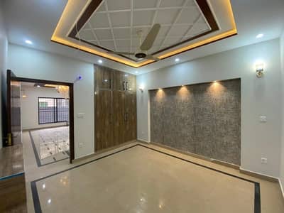 A BEAUTIFUL HOUSE DEPEND ON 5 MARLA DOUBLE STOREY IN BISMILLAH HOUSING SOCIETY