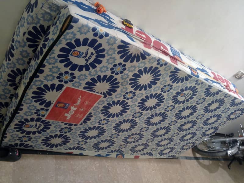 دو سنگل میٹرس 4