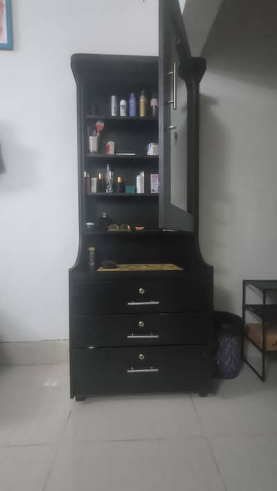 Stylish Black Dresser with Mirror – Must Have!