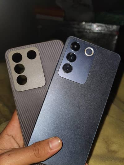 10 % 10 kandashan 8 GB RAM  256 GB storage  MO Box only charge