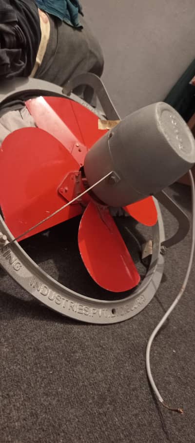 exoust fan 18" new Royal
