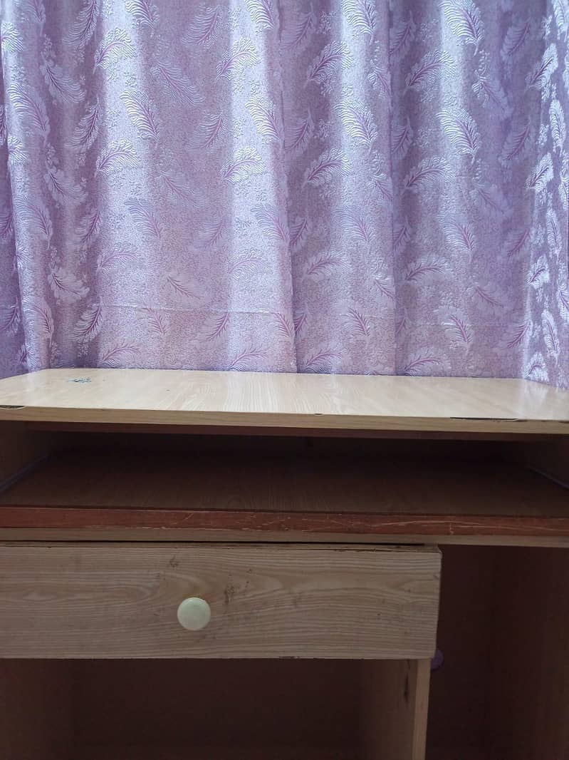 Table for Computer 0