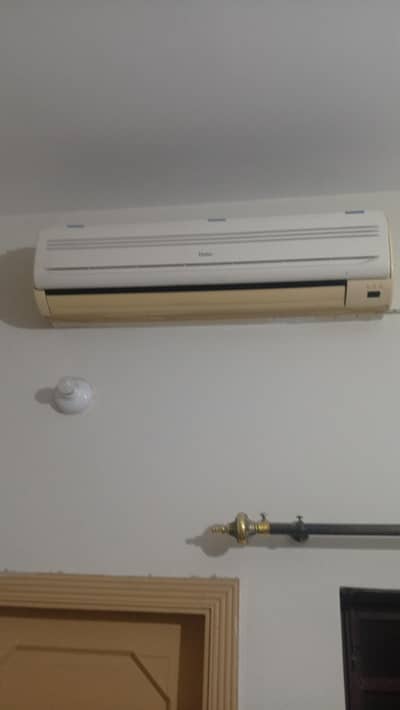 PERFECTLY WORKING AC