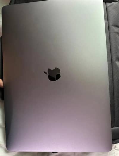 MacBook Pro 2017 – 16GB RAM / 1TB SSD (High Specs)