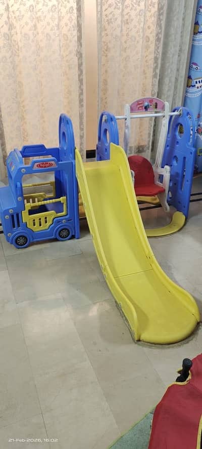 Bus slides with swing