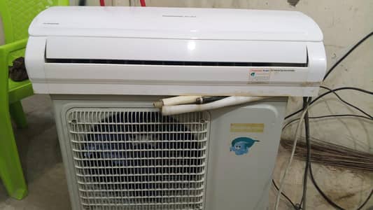 1 Ton DC Inverter in Good Condition