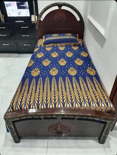 single wooden bed