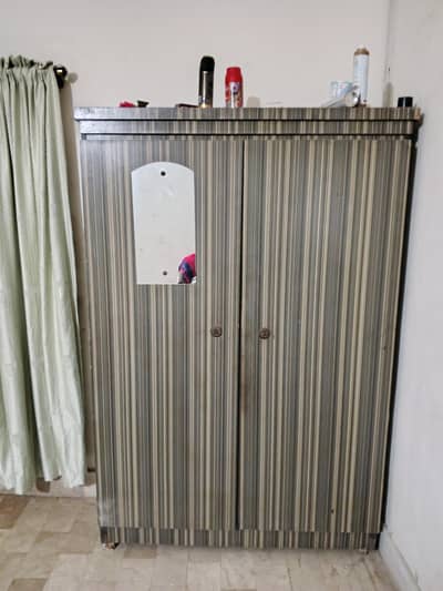 I m selling my wardrobe in good condition