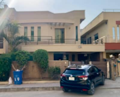 10 Marla full house available for rent in bahria town phase 5 reasonable rent