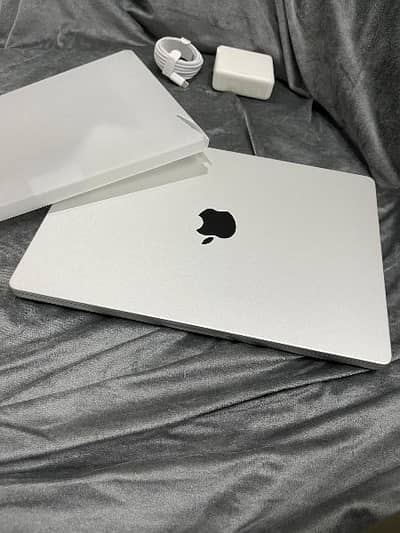 Apple MacBook Pro M2 Max 1TB SSD 32GB Ram