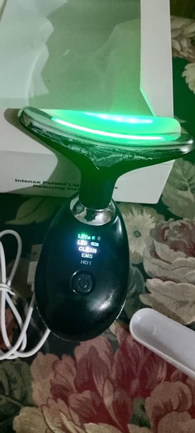 removes wrinkles and gives youthful skin