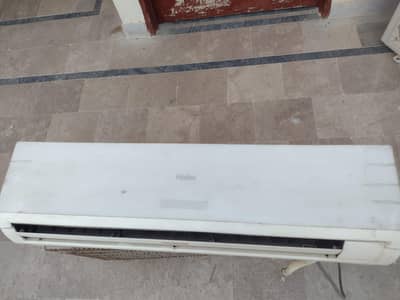 haier 1.5 ton non inverter split ac. .