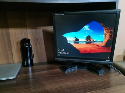 working scratch less monitor - (read description)